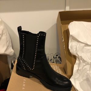 Flat ankle boots with studs